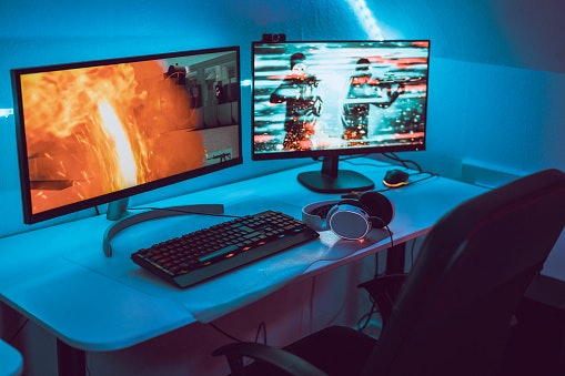 Pick a Monitor Size That Fits Your Space and Style