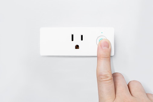 Pick Between a Single or Dual-Socket Smart Plug Depending on Your Usage