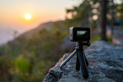 Prioritize 4K Resolution and Image Stabilization for Smooth, High-Quality Footage