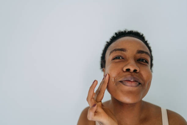 Manage Oily and Sensitive Skin Prone to Breakouts With PHAs