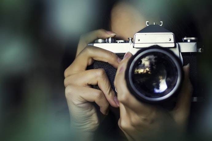 Check the ISO Sensitivity – 100 or 200 ISO Is Enough for a Well-Lit Environment