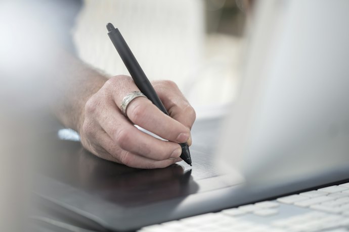 Look for a Stylus Pen With Palm Rejection if You Take Notes or Draw