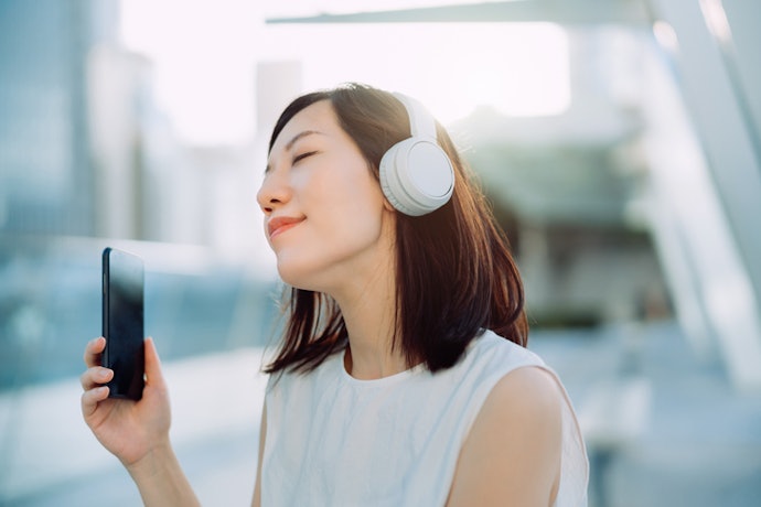 For an Immersive Sound Experience, Go for One With Good Bass Friction, Clear Treble, and Spatial Audio