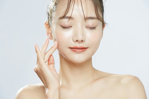 Consider Your Skin Type's Compatibility When Choosing A Dark Spot Remover