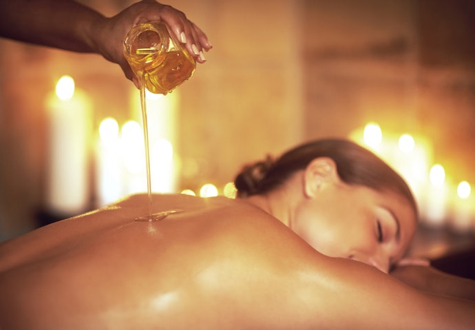 Avoid Massage Oils With Overpowering Scents to Make the Ambiance More Relaxing