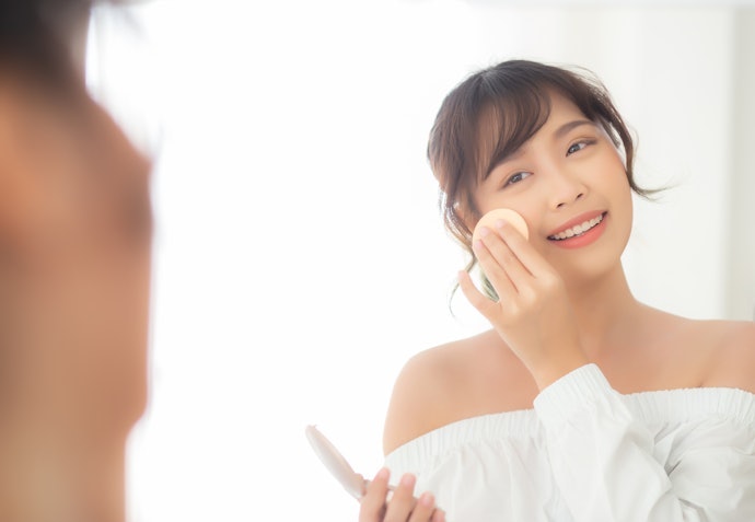 Look for Oil-Absorbing and Mattifying Ingredients to Keep Makeup Fresh
