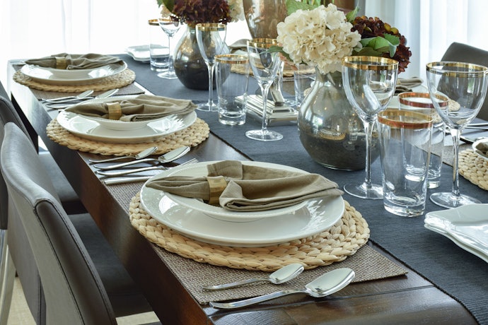 4, 6, or More: Determine the Number of Placemats You Need