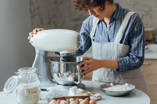 Choose the Right Bowl Size Based on How Many You're Cooking For