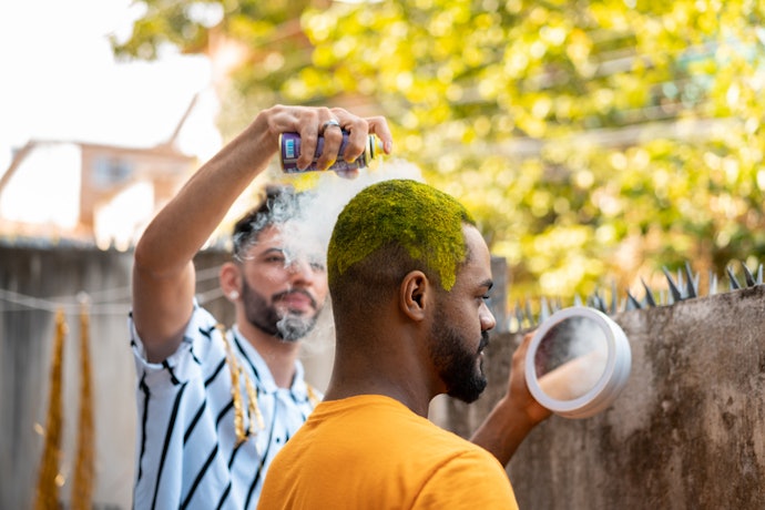 Look for Alcohol-Free Formulas or Hydrating Ingredients to Avoid Dryness