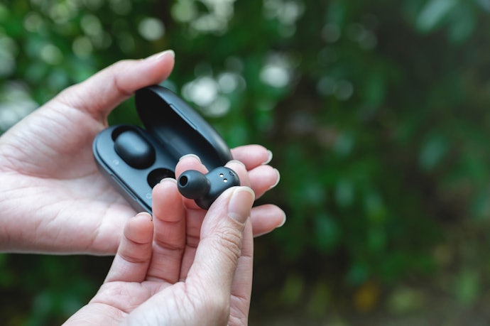 Select Earphones With a Long Battery Life