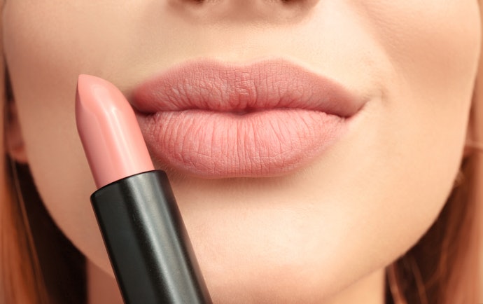 Make Sure the Lipstick Is Transfer- and Smudge-Proof
