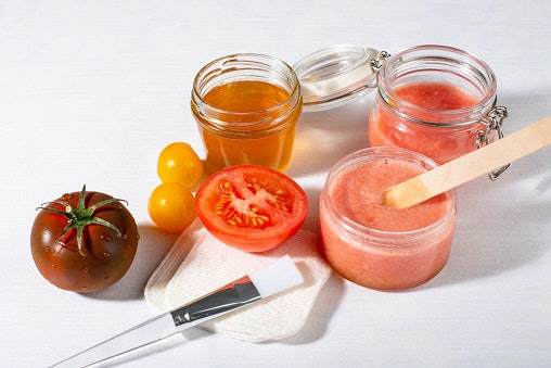 Ginseng and Tomato for Stimulating Aging Skin's Collagen Production
