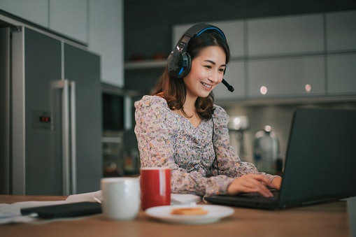Choose Headsets for Work, Studying, or Gaming Purposes
