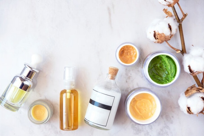 Effectively Moisturize Dry Skin With a Blend of Humectants, Emollients, and Occlusive Agents