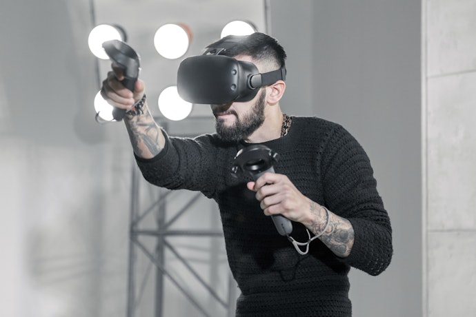 Consider a VR Headset That Comes With Controllers