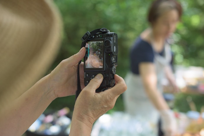 Opt for a Lightweight Design with Long Battery Life for Hassle-Free Shooting