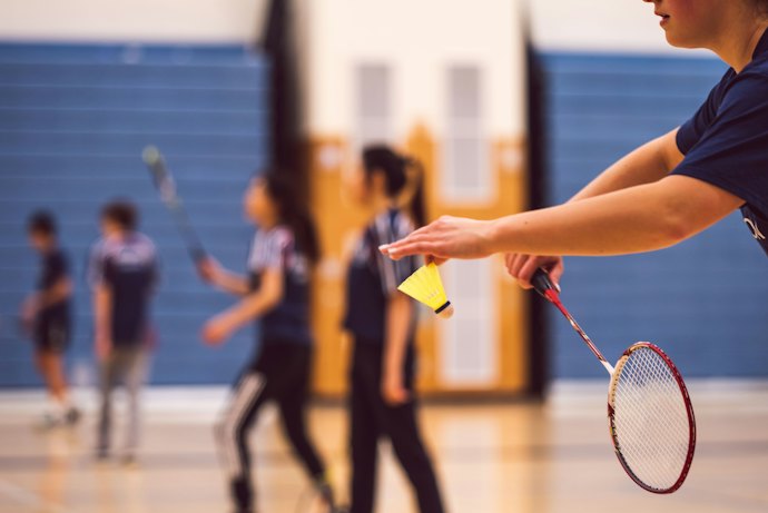For Beginners and Recreational Players, Choose a Badminton Racket That's Easy to Control