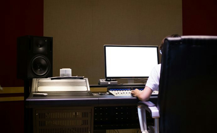 Match the Speaker Size and Design to Your Desk Space