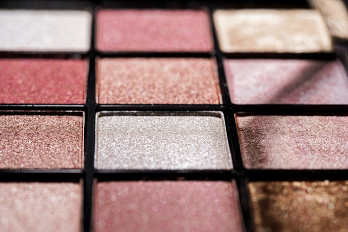 Go for Waterproof and Smudge-Proof Formulas for All-Day Wear