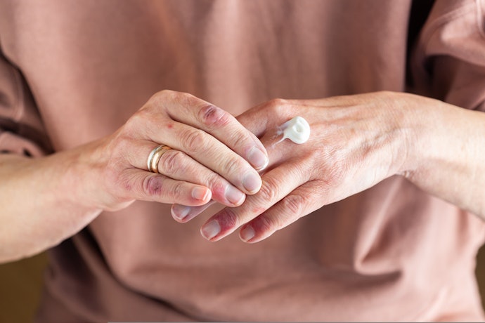 Avoid Harsh Ingredients Like Fragrances and Alcohols That May Trigger Reactions