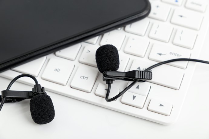 Make Sure the Lapel Microphone Is Compatible With Your Recording Device