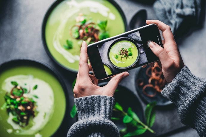 Phones With a Full HD 1080p Display Offers Accurate Photo Review and Editing
