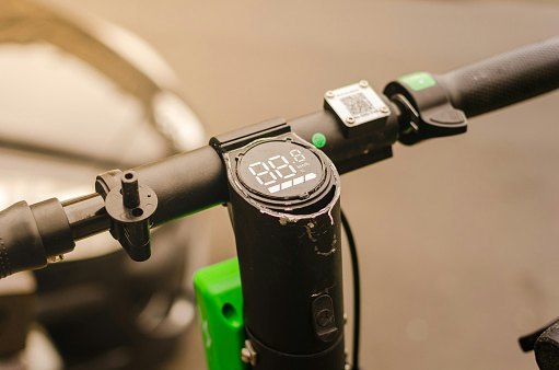Go for One With a Top Speed of 20-40 kph for Easy Handling
