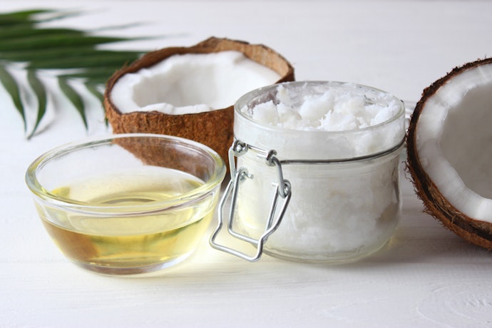 Opt for Gentle Coconut- and Olive Oil-Based Treatments to Loosen Lice and Eggs