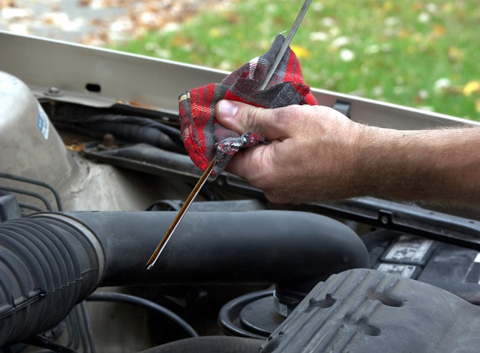 Oil Additives Protect the Engine From Unnecessary Oil Splatter