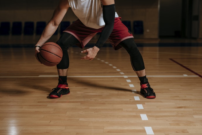 Ensure the Ball Has 7.5–8.5 PSI and 600–650 g Weight for Ideal Bounce and Feel