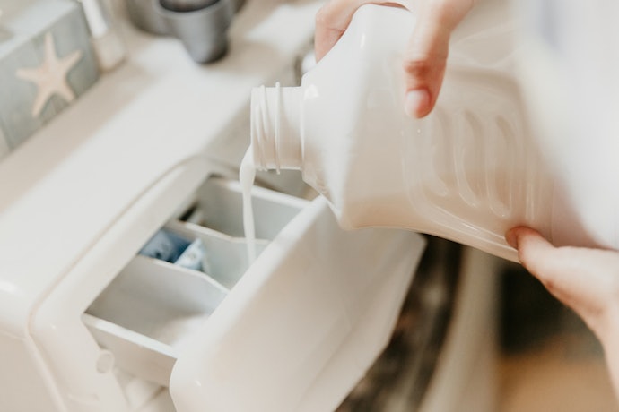 Liquid Detergents: Convenient and Versatile, Best for Spot-Treating Stains