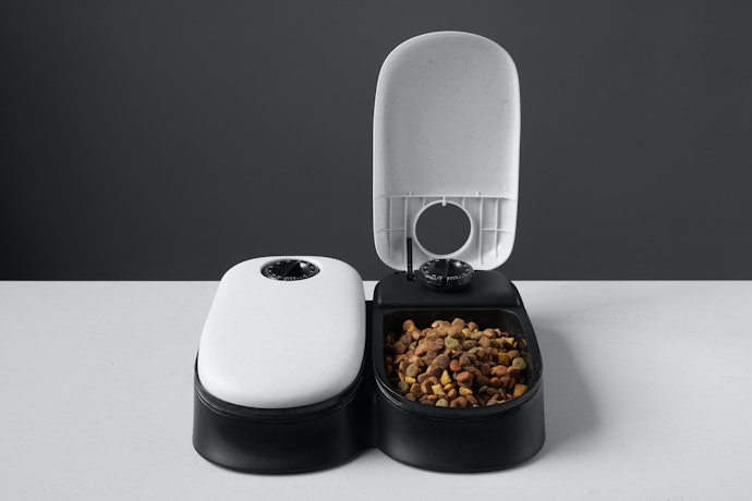 Choose a Cat-Proof Design with Battery Backup for Reliable Feeding