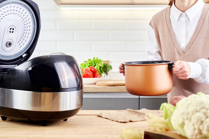Choose Between Stainless Steel or Non-stick Inner Pots