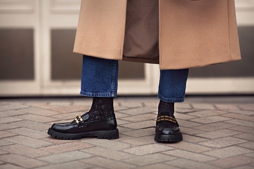 Choose Designs That Transition Seamlessly From Formal to Casual Looks
