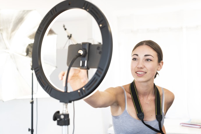 Check the Weight and Material of the Ring Light