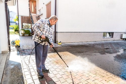 For Usual Home Tasks, Get One With 2-2.5 GPM and 3000-3500 PSI