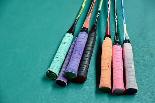 Look for Medium-Sized Grips Like G4 or G5 for a Comfortable Hold