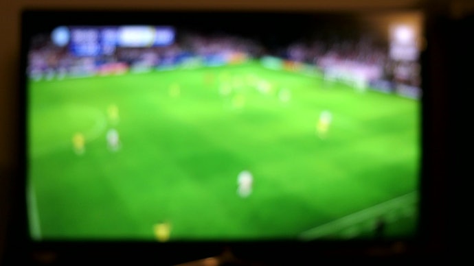 Check the Refresh Rate: Pick 60Hz for Everyday Use and 120Hz for Gaming or Fast Motion