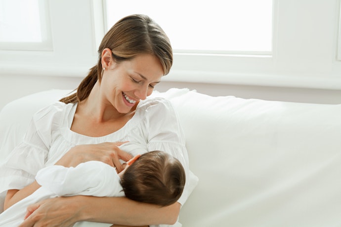 Assists First-Time Moms Who Are Still Getting the Hang of Breastfeeding