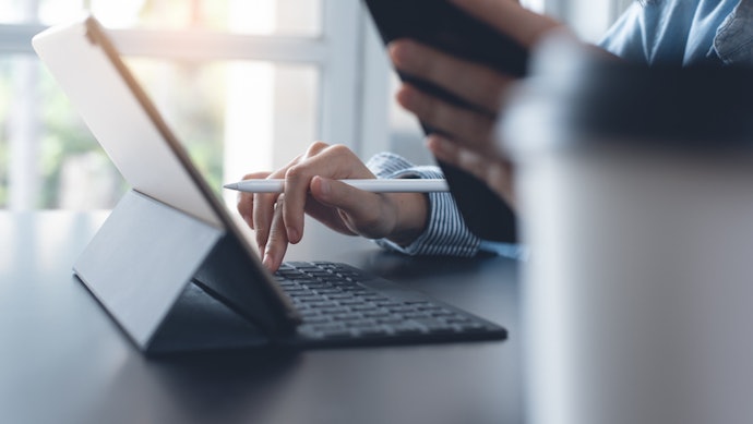 Pick a Tablet That Supports a Detachable Keyboard and Stylus to Boost Efficiency