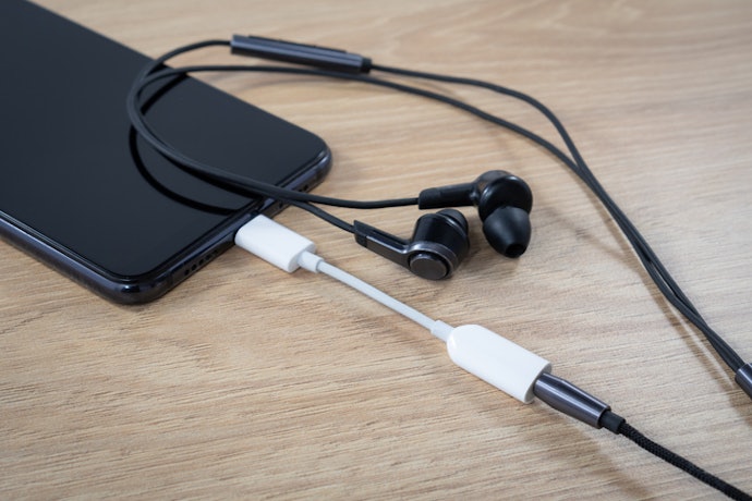 Check Your Device Compatibility: Choose Between 3.5 mm and Type-C Earphones