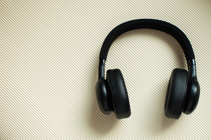 Know If You Need Wired or Wireless Headphones