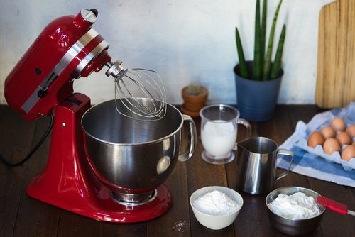 Decide Between a Tilt-Head and Bowl-Lift Mixer That Fits Your Kitchen and Baking Routine