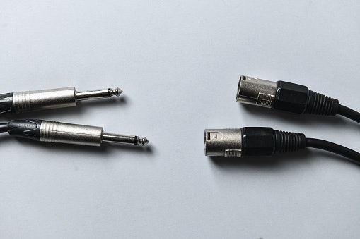 Look for USB-C, Lightning, or 3.5mm Plugs That Match Your Device