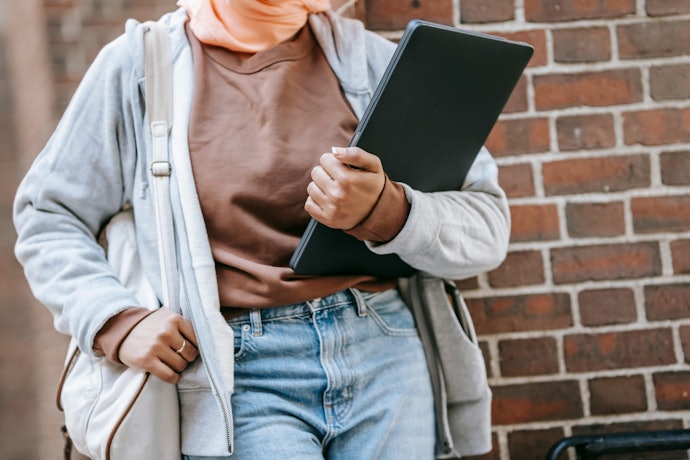 Go for a 13- to 14-Inch Laptop Under 2 kg If You Commute to School