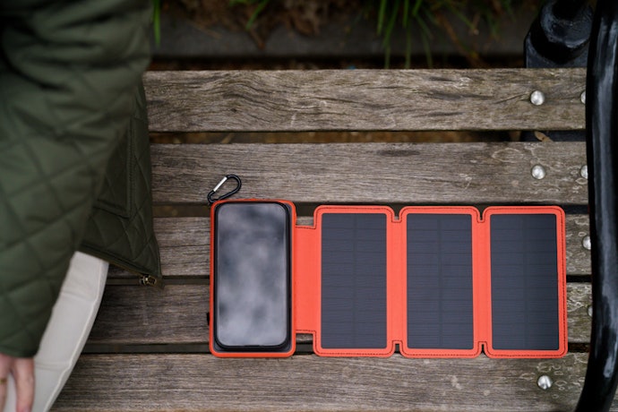 Check the Solar Panel Size and Charging Efficiency