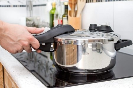 Choose the Right Pressure Cooker Material for Durability and Heat Distribution