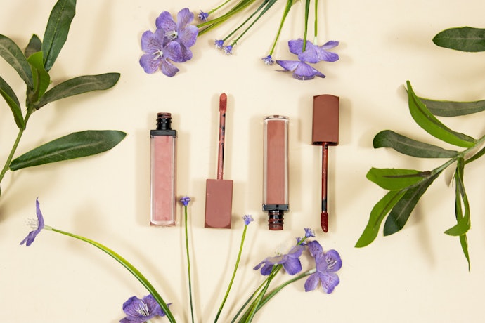 Look for Formulas With Moisturizing Ingredients to Avoid Dry Lips