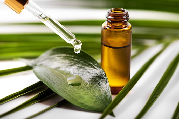Choose Formulas With Sebum-Balancing or Clarifying Properties Like Tea Tree Oil for Humid Weather