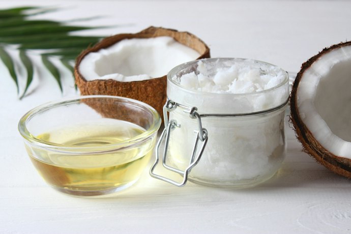 Opt for Gentle Coconut- and Olive Oil-Based Treatments to Loosen Lice and Eggs